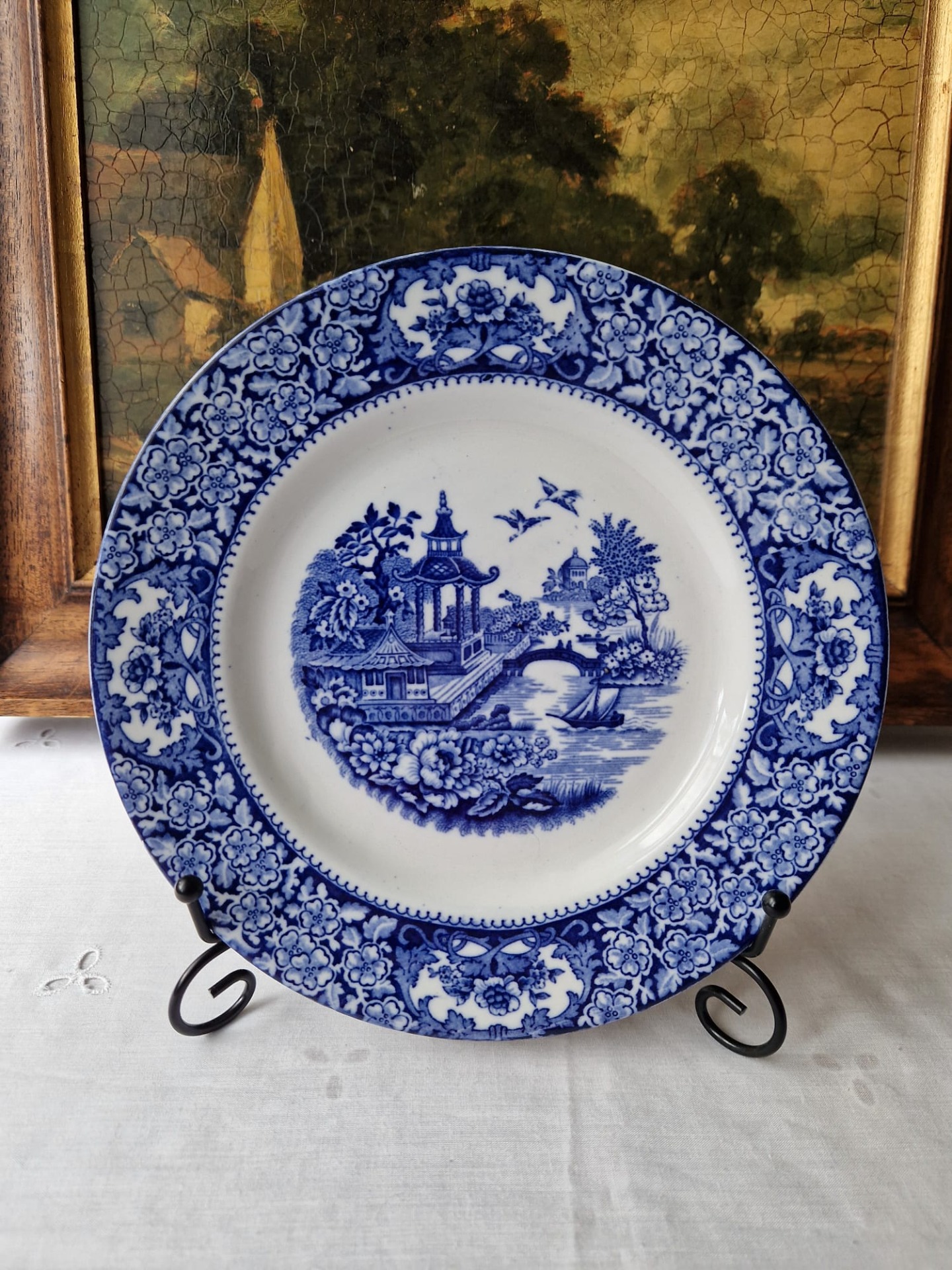 Starožitný plochý talíř Swinnertons Olde Alton Ware 22,5 cm.
